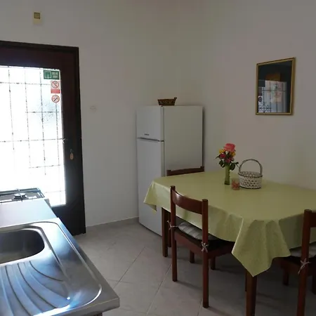 Apartman Apartments With A Parking Space Pula - 6985