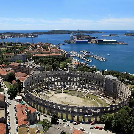 Apartments With A Parking Space Pula - 6985 Apartment Pula