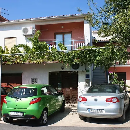 Apartment Apartments With A Parking Space Pula - 6985 *