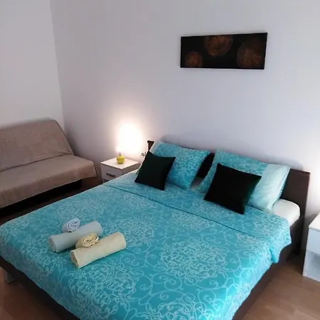 With A Parking Space - 6985