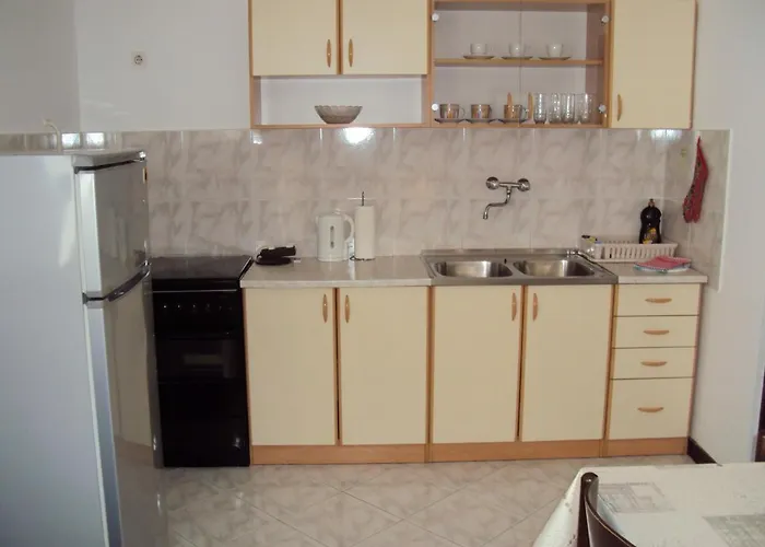 With A Parking Space - 6985